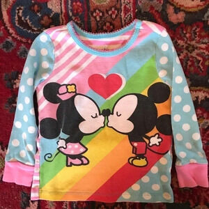 Disney Japan Mickey and Minnie kissing long sleeve T